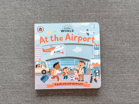 Little World: At the Airport: A push-and-pull adventure